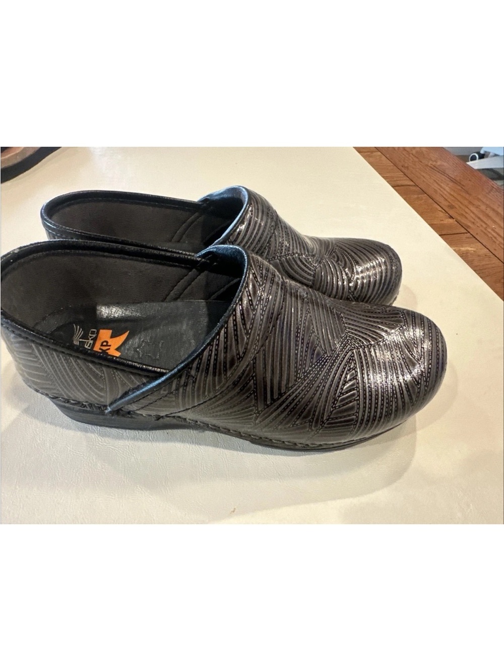 DANSKO WOMENS XP PRO Nursing CLOG  38 Sz 7- PATENT LEATHER GREY  SHOES